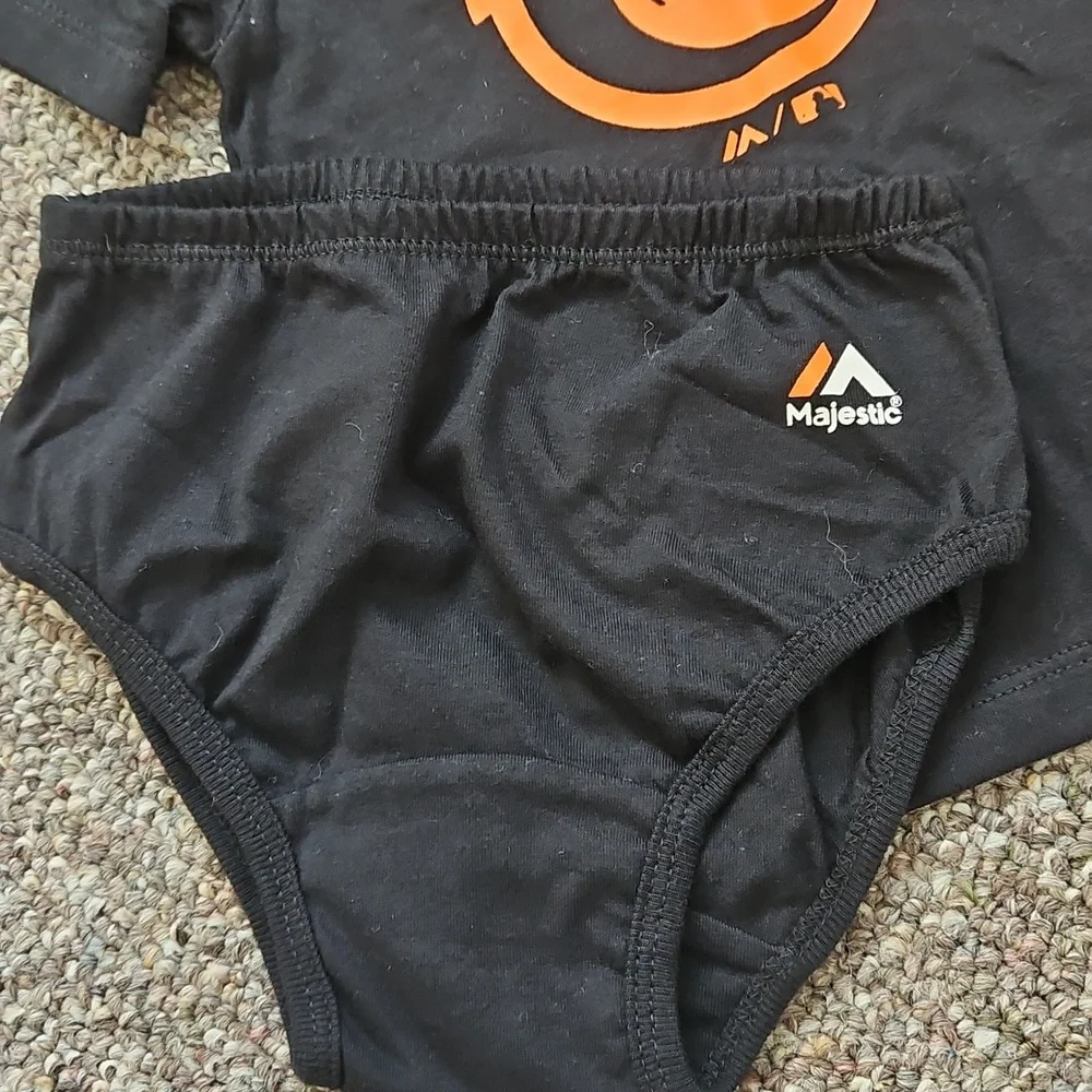NWT.. Baltimore Orioles Baby Outfit.    18 Months